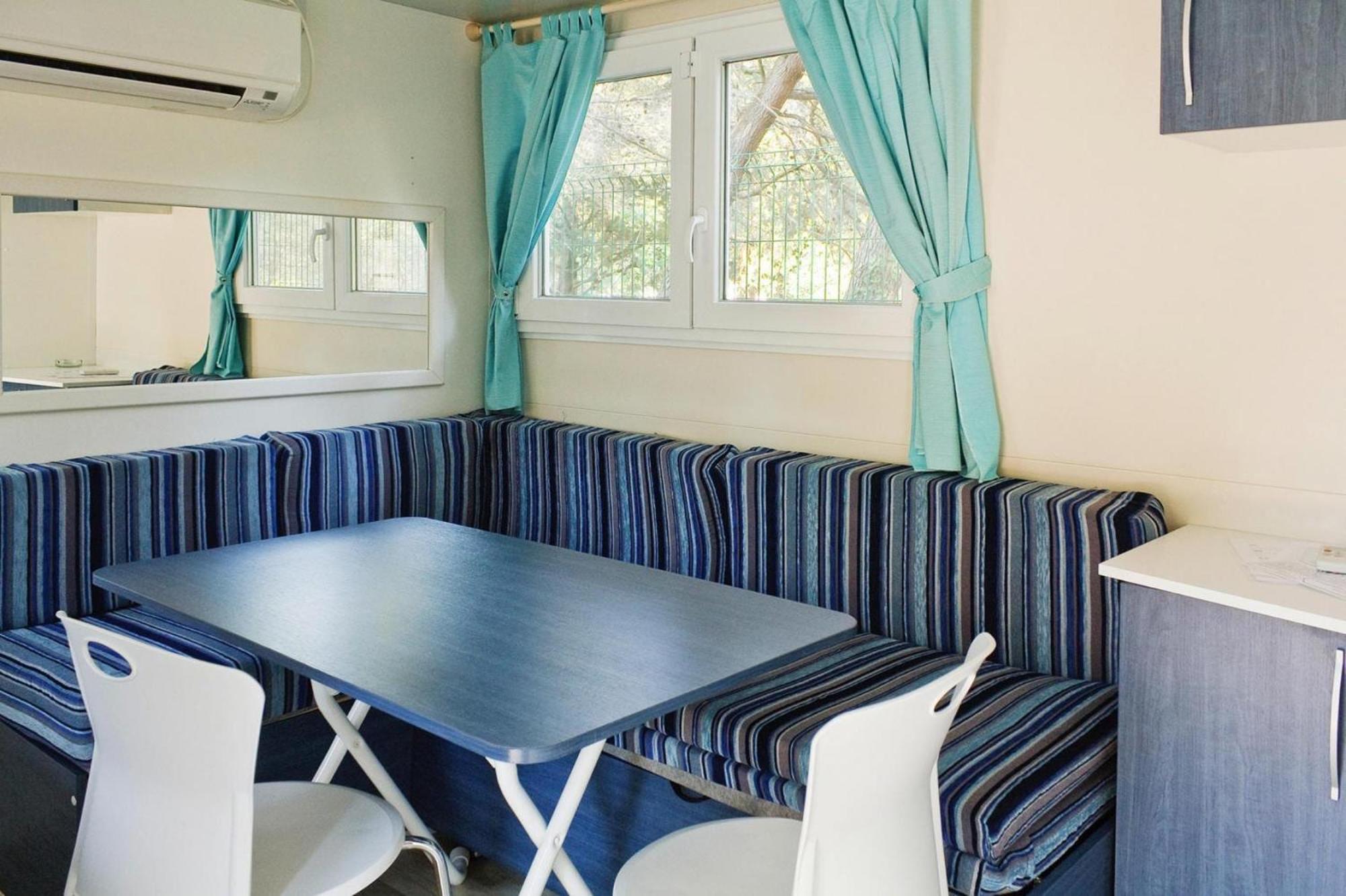 Mobile Homes In Camp Kovacine, Cres, With Long Pebble Beach Kültér fotó