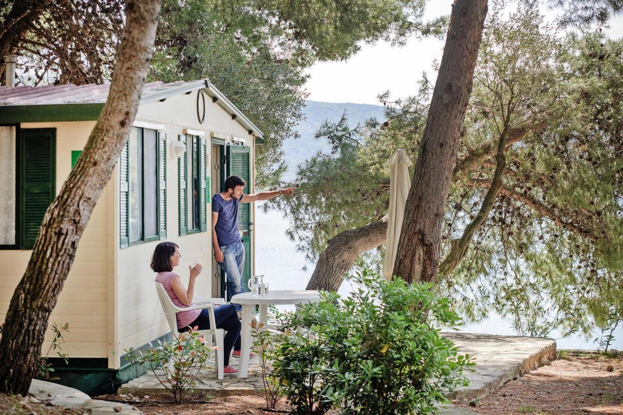 Mobile Homes In Camp Kovacine, Cres, With Long Pebble Beach Kültér fotó